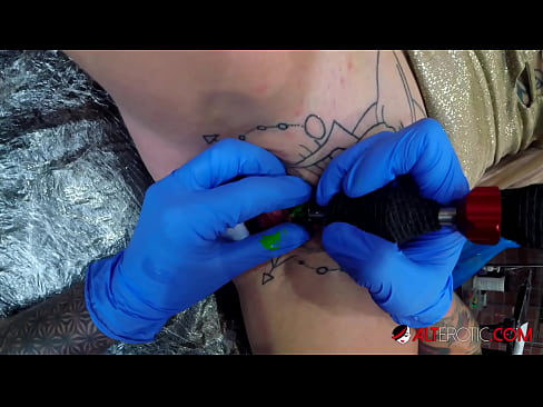 ❤️ Extremamente tatuada, a brasa Sully Savage fez uma tatuagem em seu clítoris ❤ Sexo em nós pt-br.pornoklinge.ru